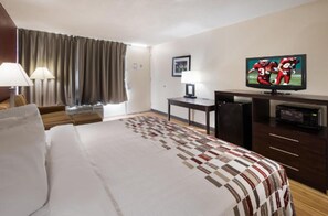 Tabla de planchar con plancha, wifi gratis, ropa de cama y despertador