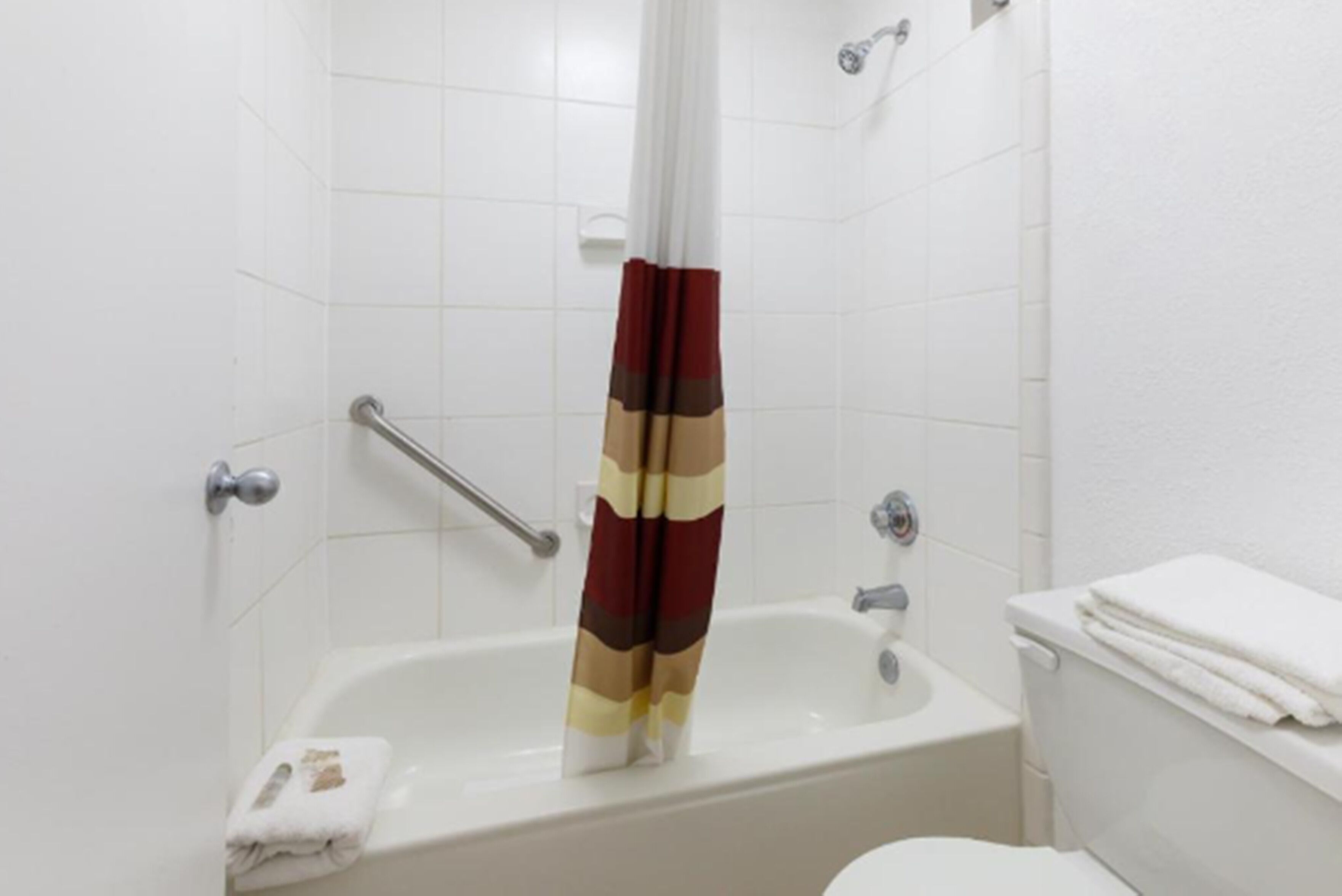 Articles de tocador gratuïts, assecador de cabells i tovalloles 