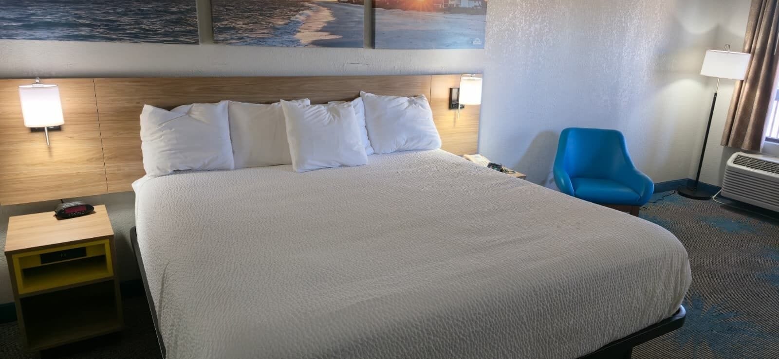 Seprai antialergi dan dilengkapi dengan perabotan berbeda-beda