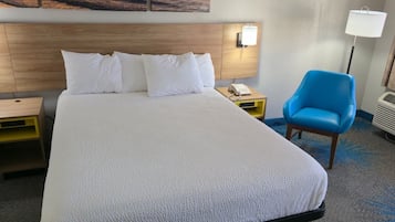 Ropa de cama hipoalergénica, muebles diferentes y escritorio
