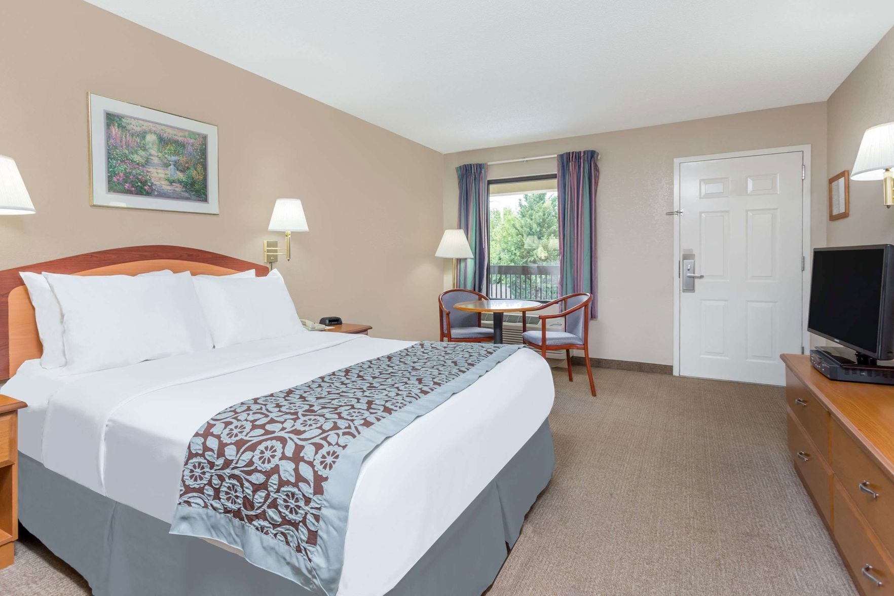 Hypo-allergenic bedding, individually furnished, desk