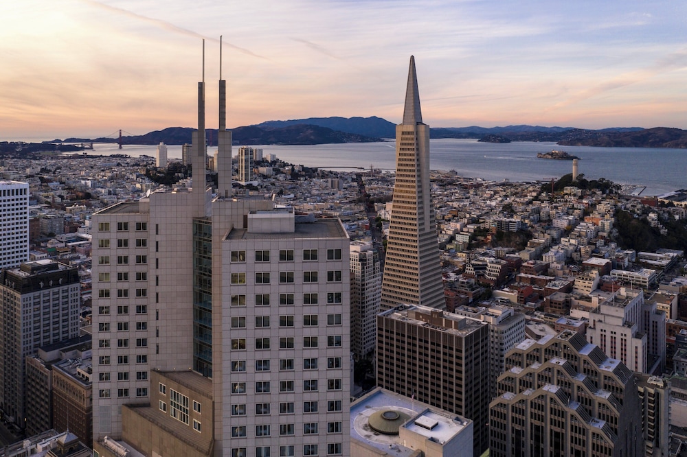 Four Seasons Hotel San Francisco at Embarcadero by null