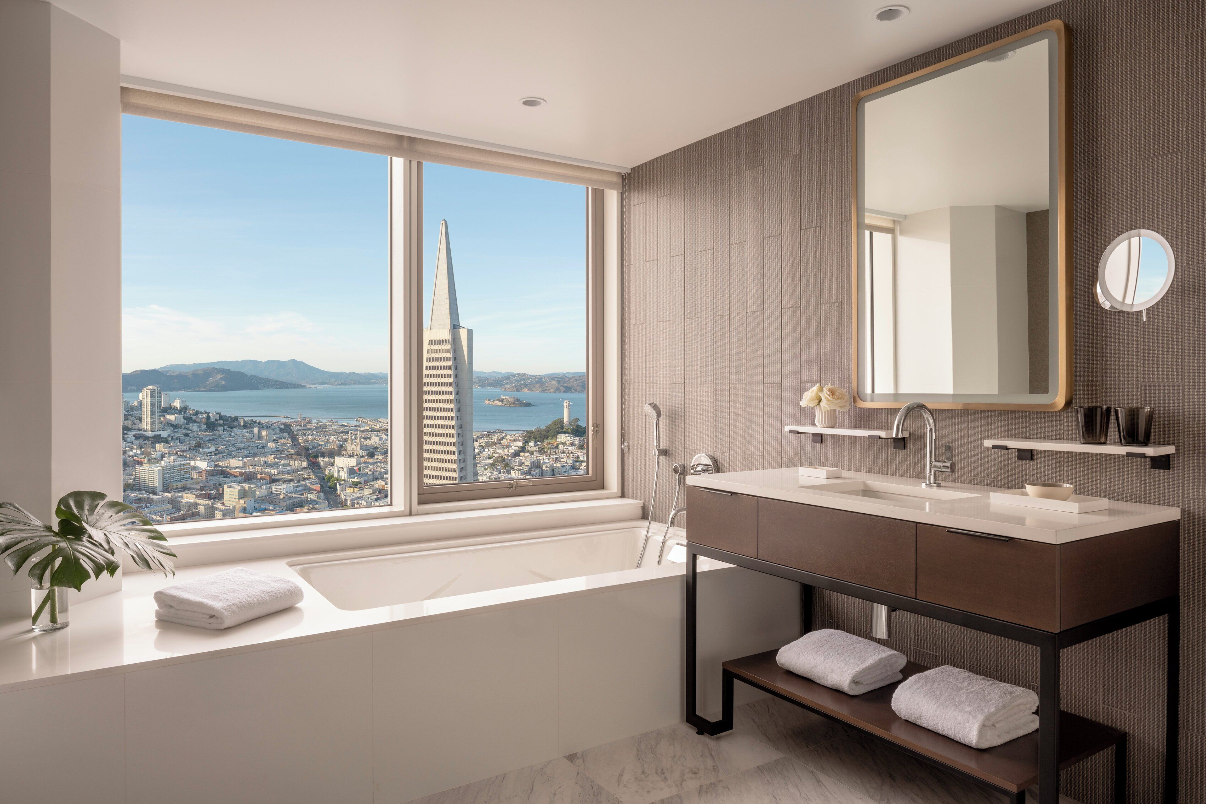 Photo - Four Seasons Hotel San Francisco at Embarcadero