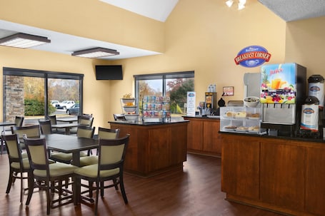 Free daily continental breakfast