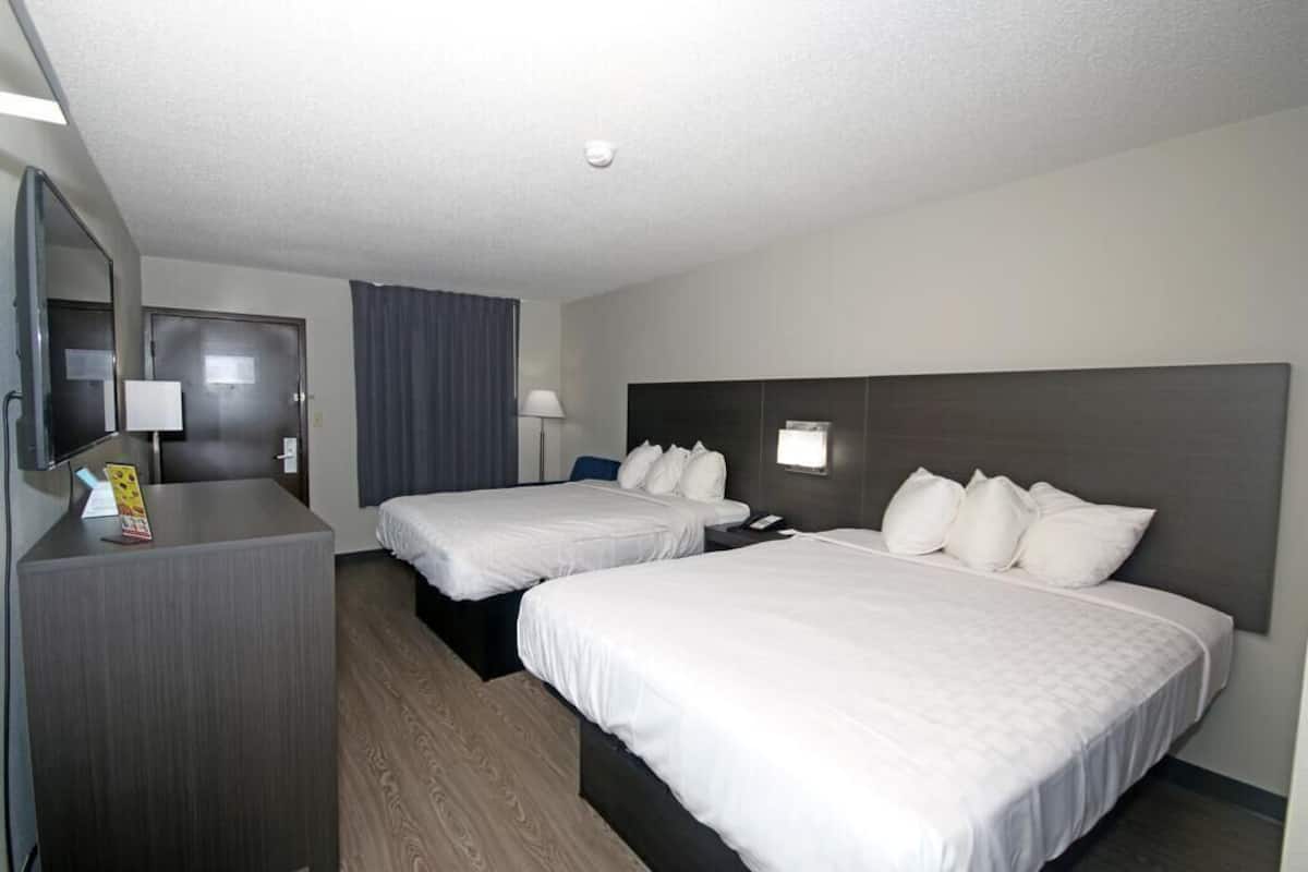 Caja de seguridad en la habitación y escritorio