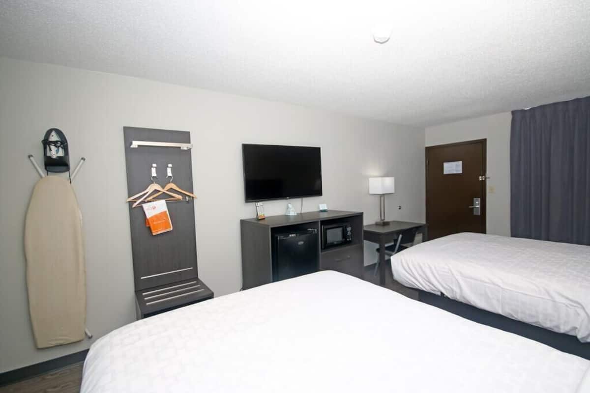 Caja de seguridad en la habitación y escritorio