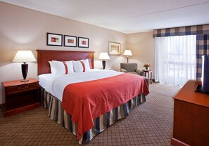 Premium bedding, desk, laptop workspace, blackout curtains - Holiday Inn Hotel & Suites Cincinnati - Eastgate by IHG (Cincinnati)