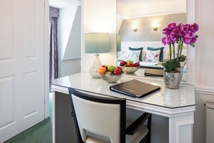 Suite, 1 cama doble, no fumadores | Decoración individual y mobiliario individual