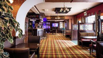 Serves lunch and dinner