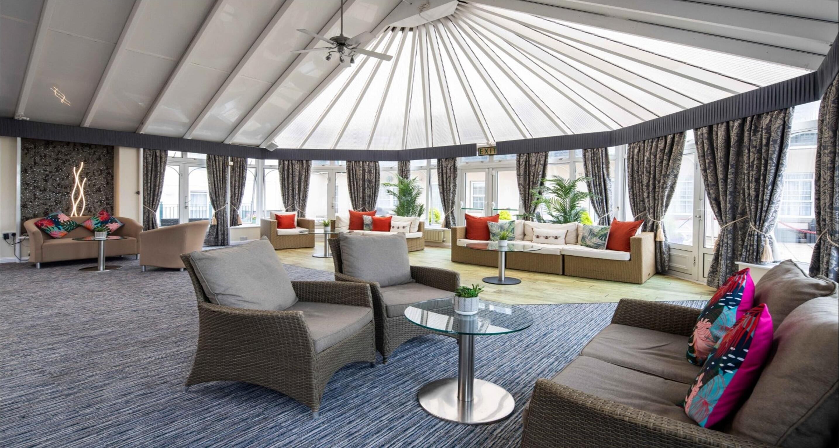 供應晚餐，國際料理