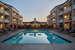 Sesongbasert utendørsbasseng