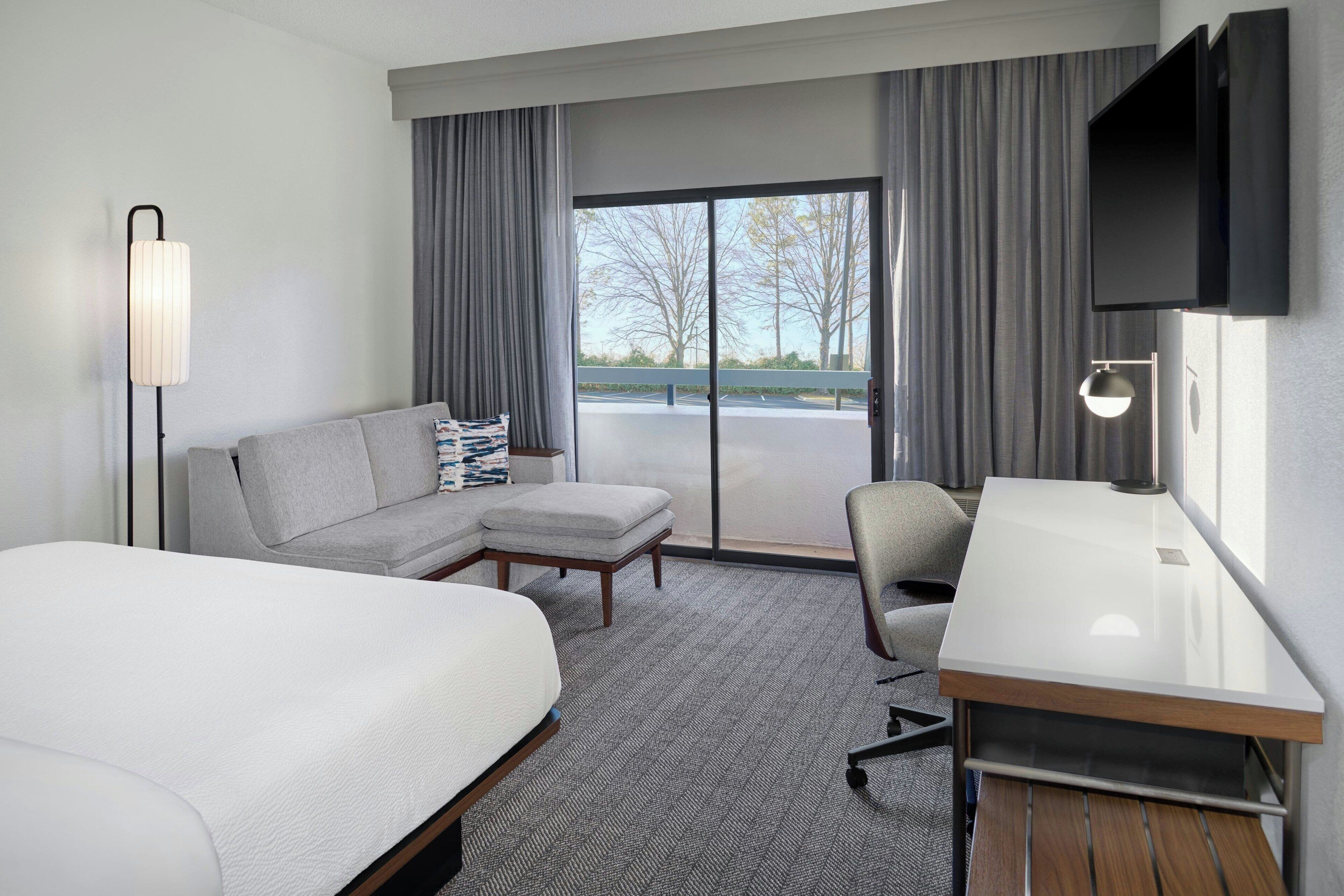 Desk, soundproofing, iron/ironing board, free WiFi