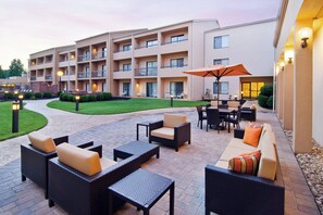 Desk, soundproofing, iron/ironing board, free WiFi - Courtyard by Marriott Huntsville University Drive (Huntsville)