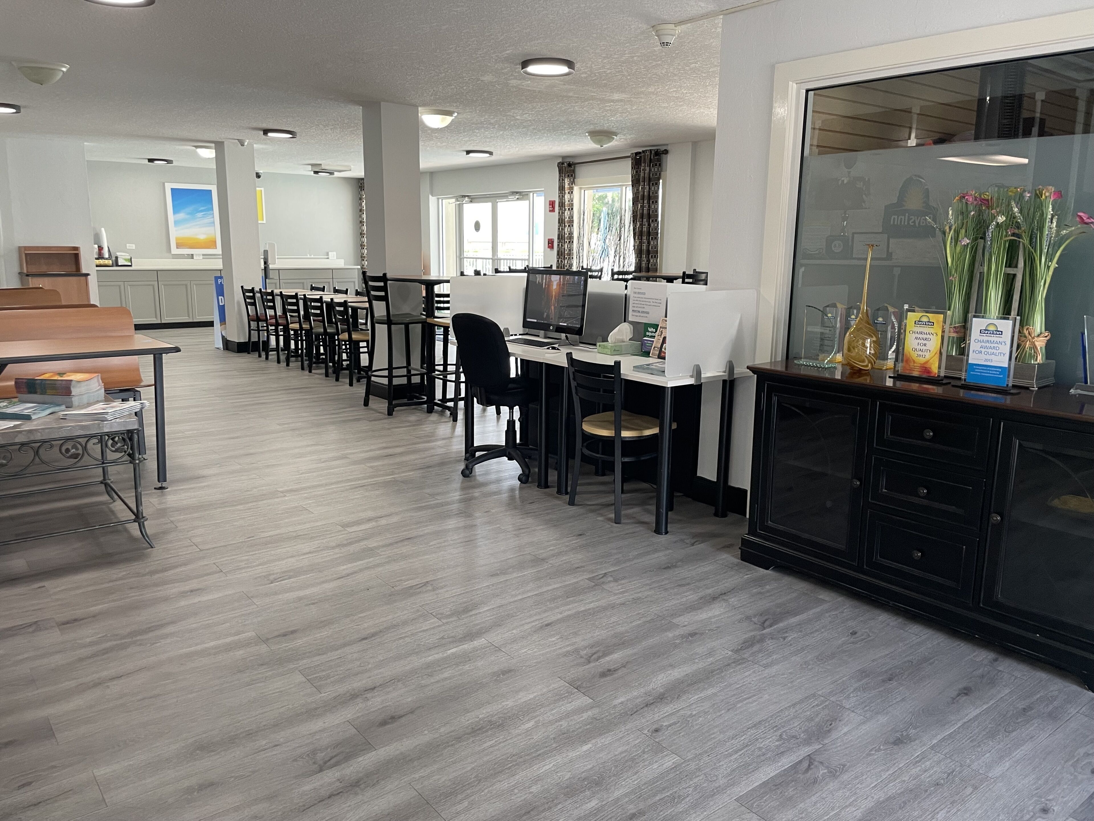 Sudah termasuk sarapan dibawa pulang setiap hari