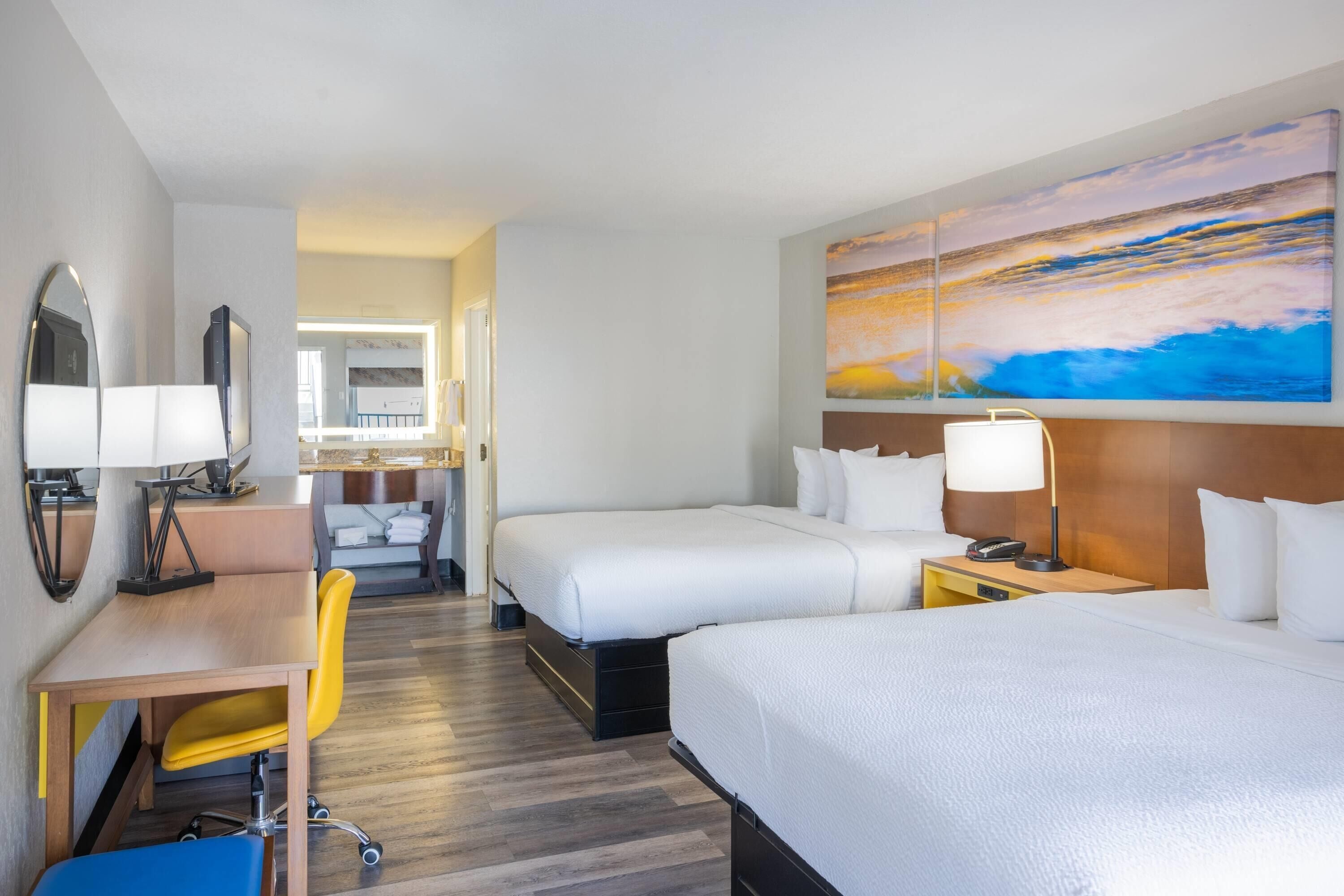 1 habitación, caja de seguridad en la habitación y escritorio 