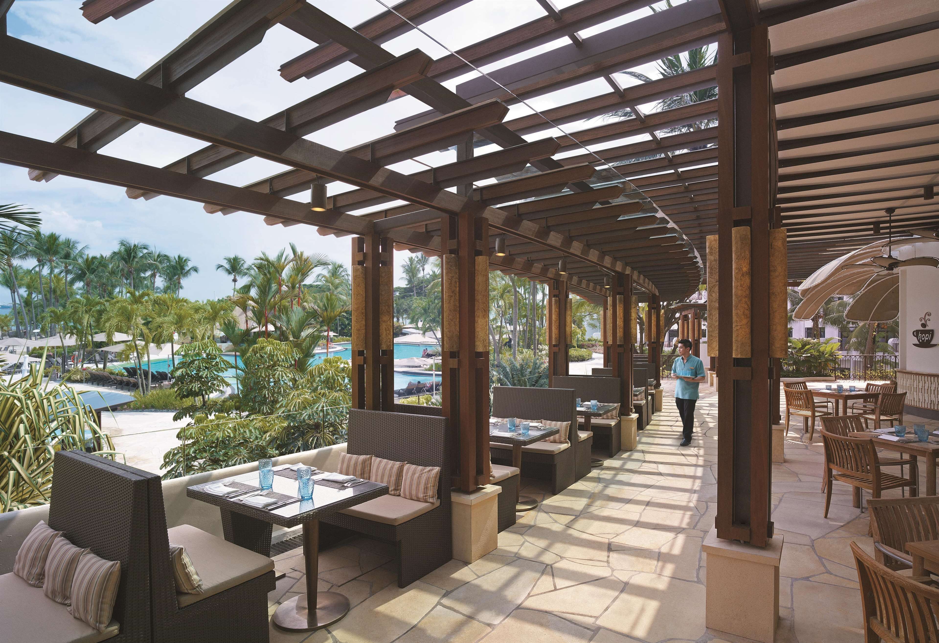 Desayuno buffet (SGD 40 por persona) 