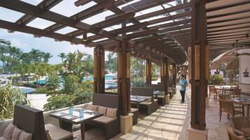 Daily buffet breakfast (SGD 40 per person)