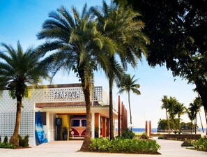 4 restaurants, breakfast, lunch, dinner served; international cuisine