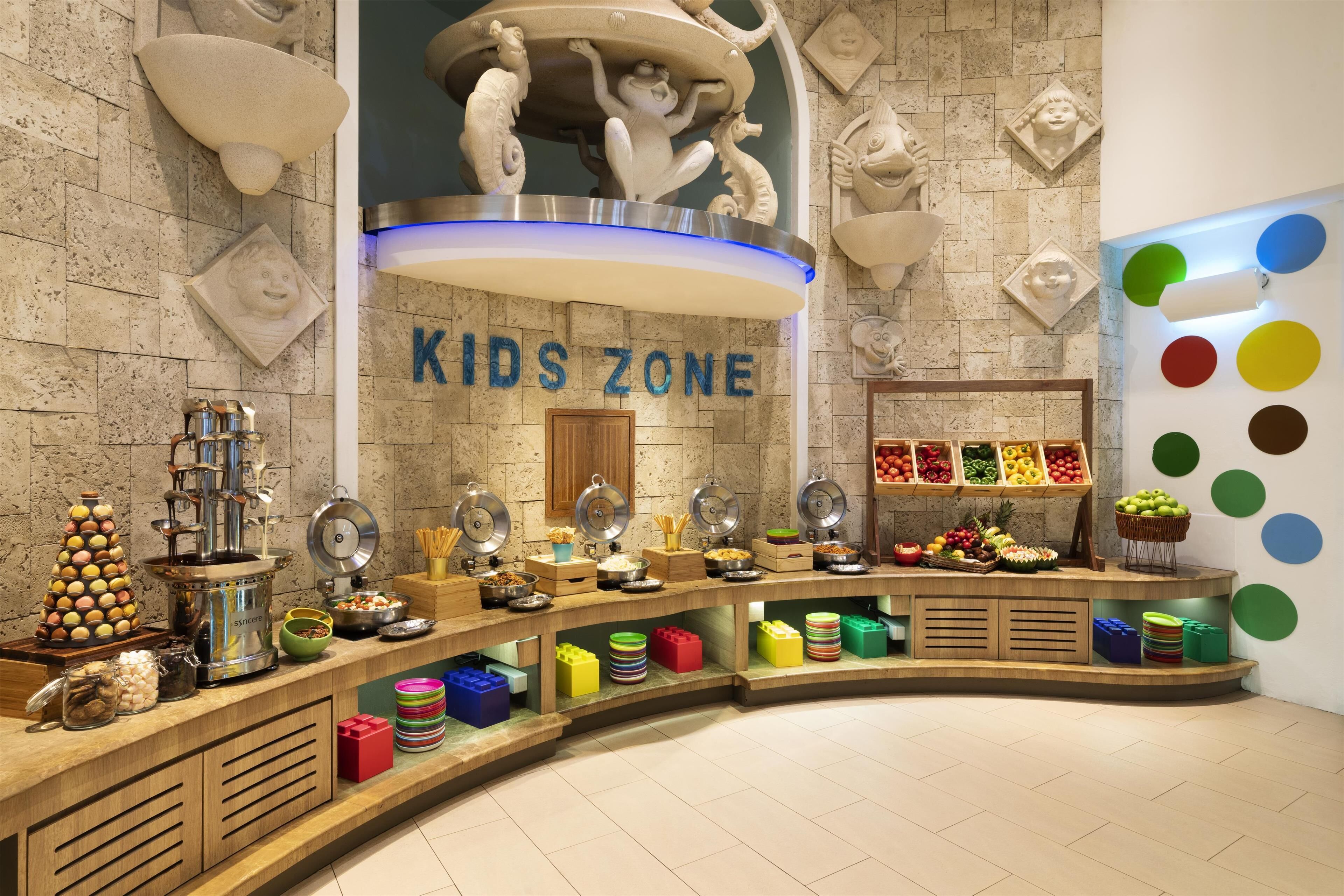 4 restaurants, breakfast, lunch, dinner served; international cuisine