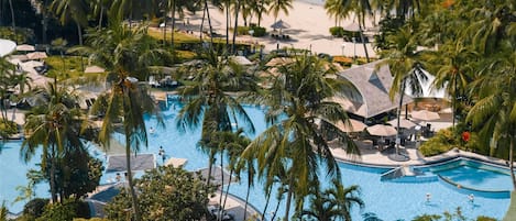 Peralatan tempat tidur hipoalergenik, peti besi dalam bilik