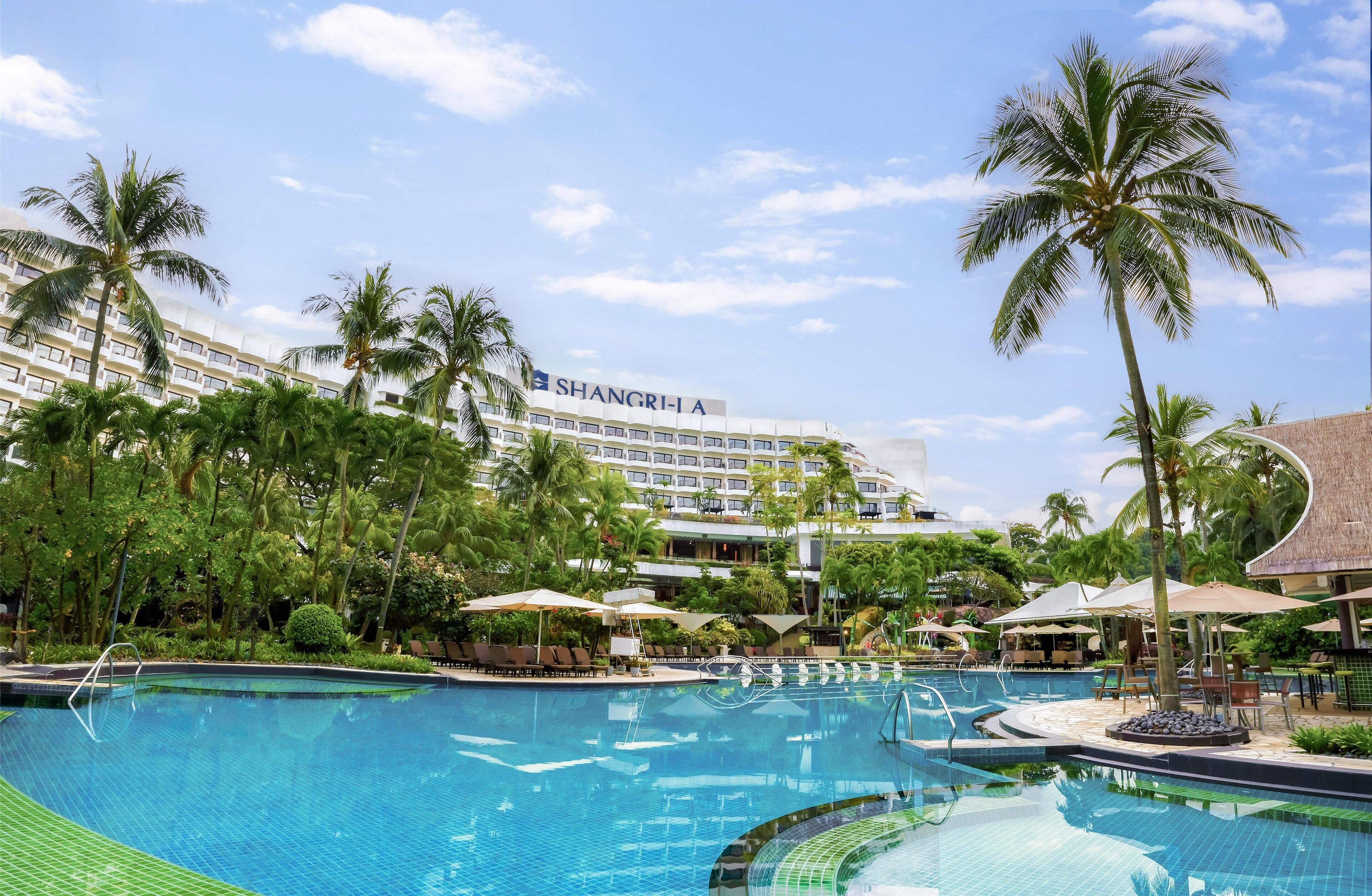 2 outdoor pools, free pool cabanas, pool umbrellas