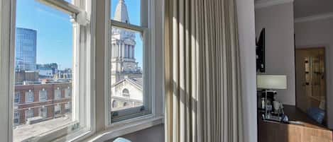 Executive-Zimmer, 1 King-Bett | Hochwertige Bettwaren, Zimmersafe, Schreibtisch