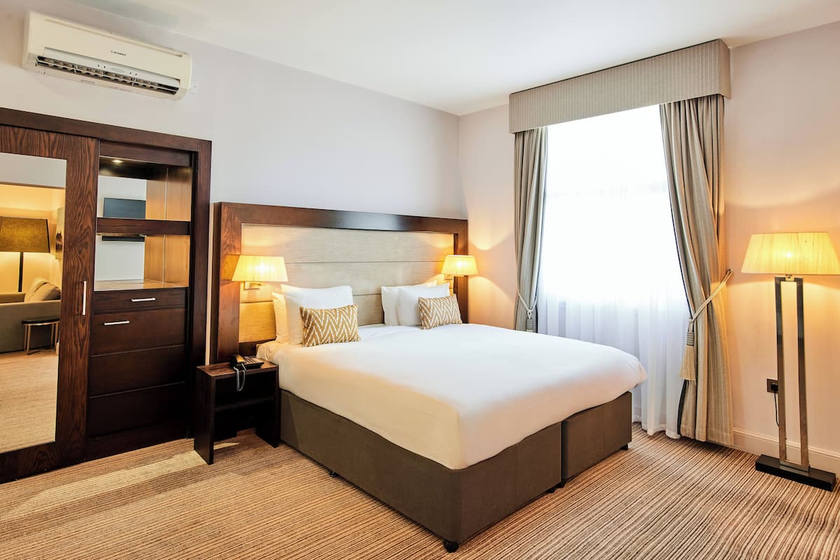Junior Suite, 1 Double Bed with Sofa bed | Premium bedding, in-room safe, desk, laptop workspace
