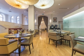 Bar (on property) - Thistle London Holborn (London)