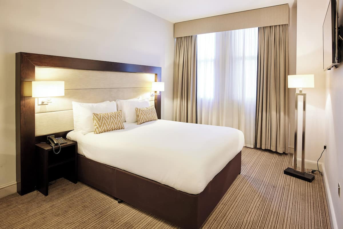 Standard Double Room, 1 Double Bed | Premium bedding, in-room safe, desk, laptop workspace