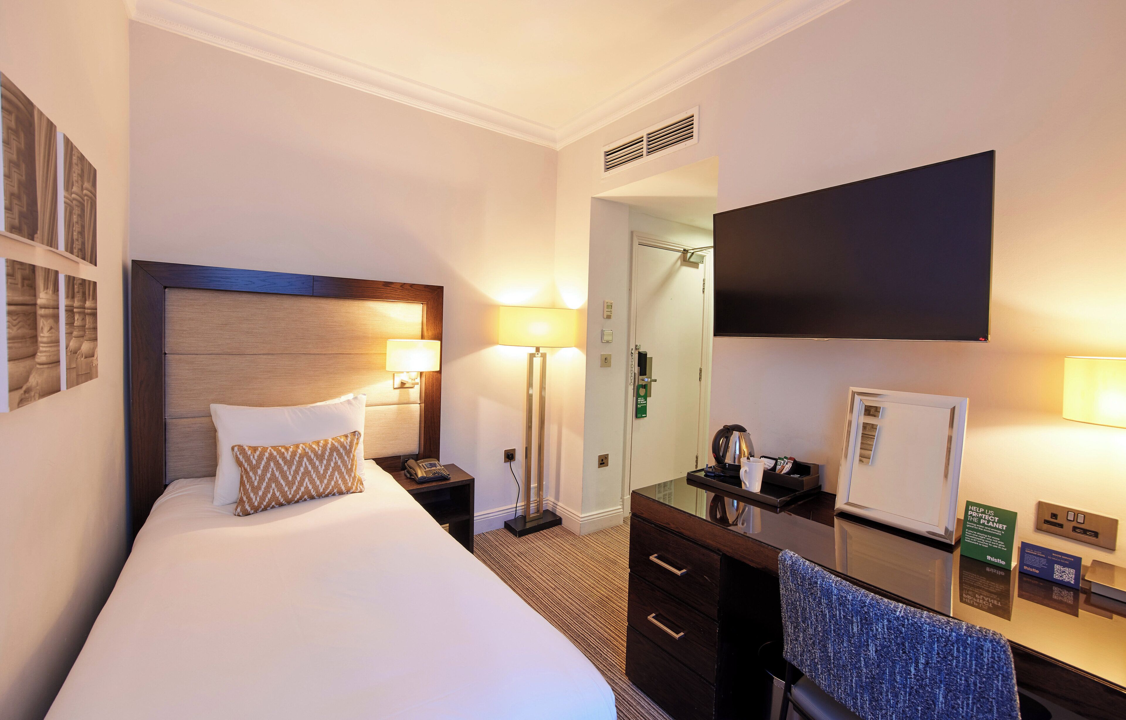 Standard Single Room, 1 Twin Bed | Premium bedding, in-room safe, desk, laptop workspace