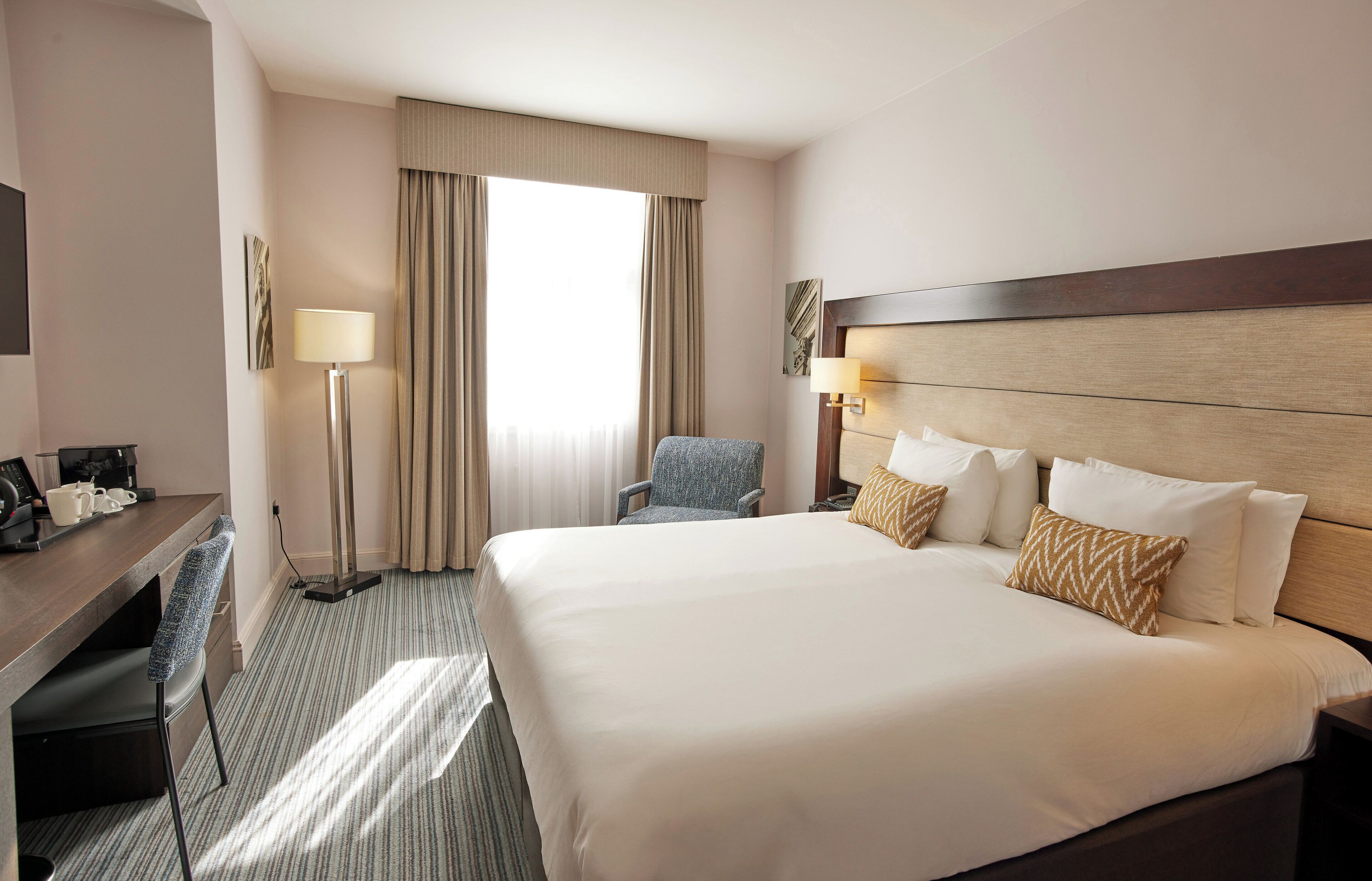 Deluxe Room, 1 King Bed | Premium bedding, in-room safe, desk, laptop workspace