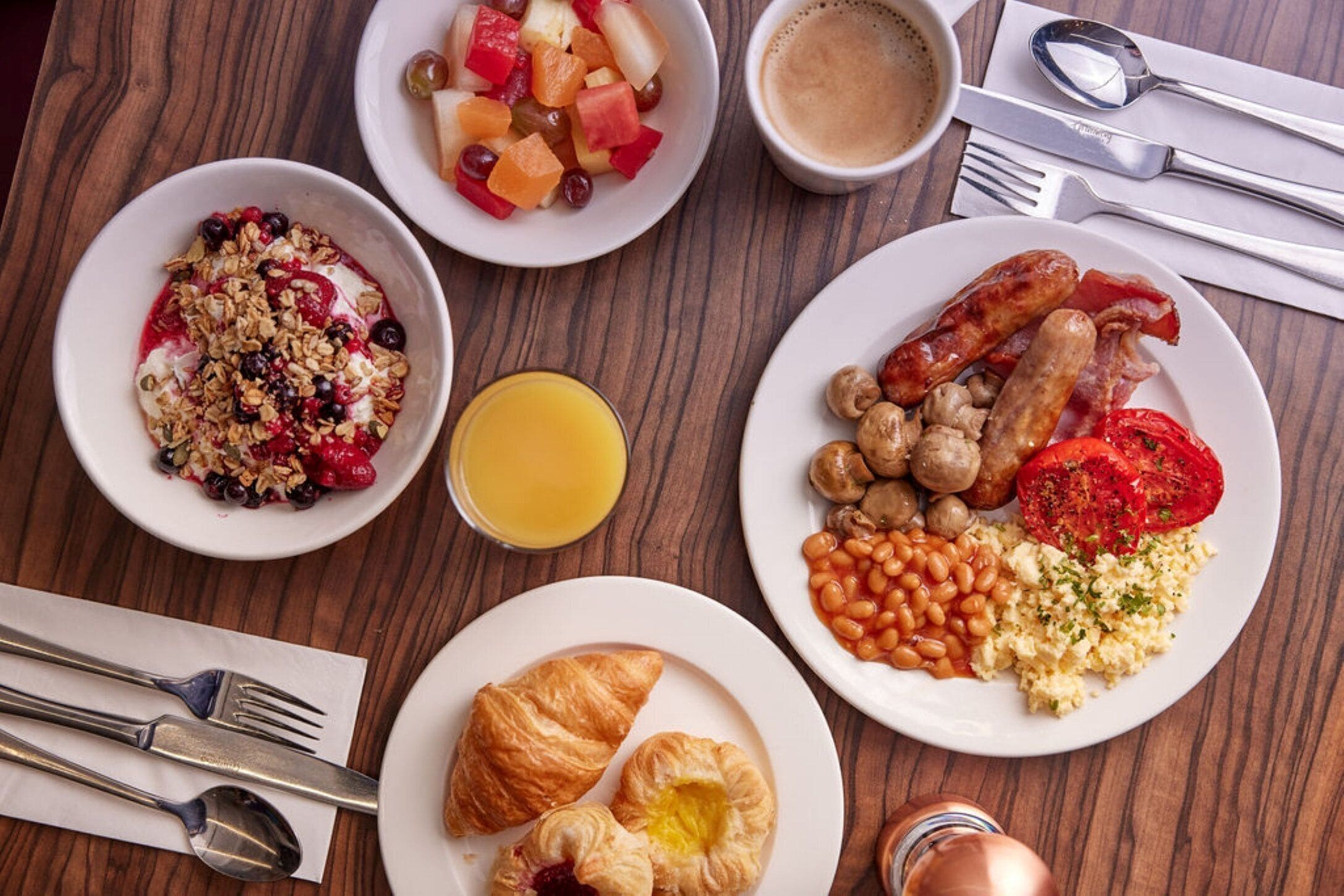 Petit déjeuner buffet (16.50 GBP par personne)