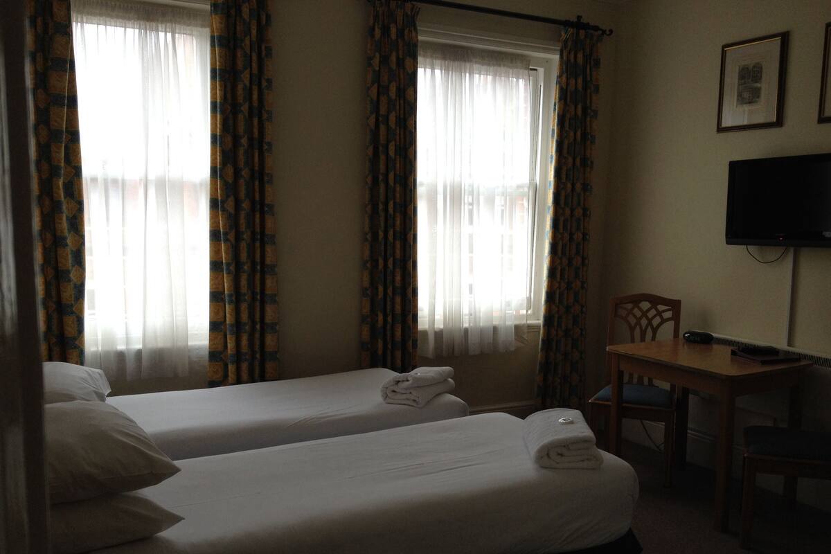 Standard Studio, 2 Single Beds