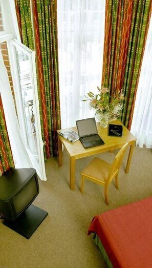 Room amenity - Astons Apartments (London)