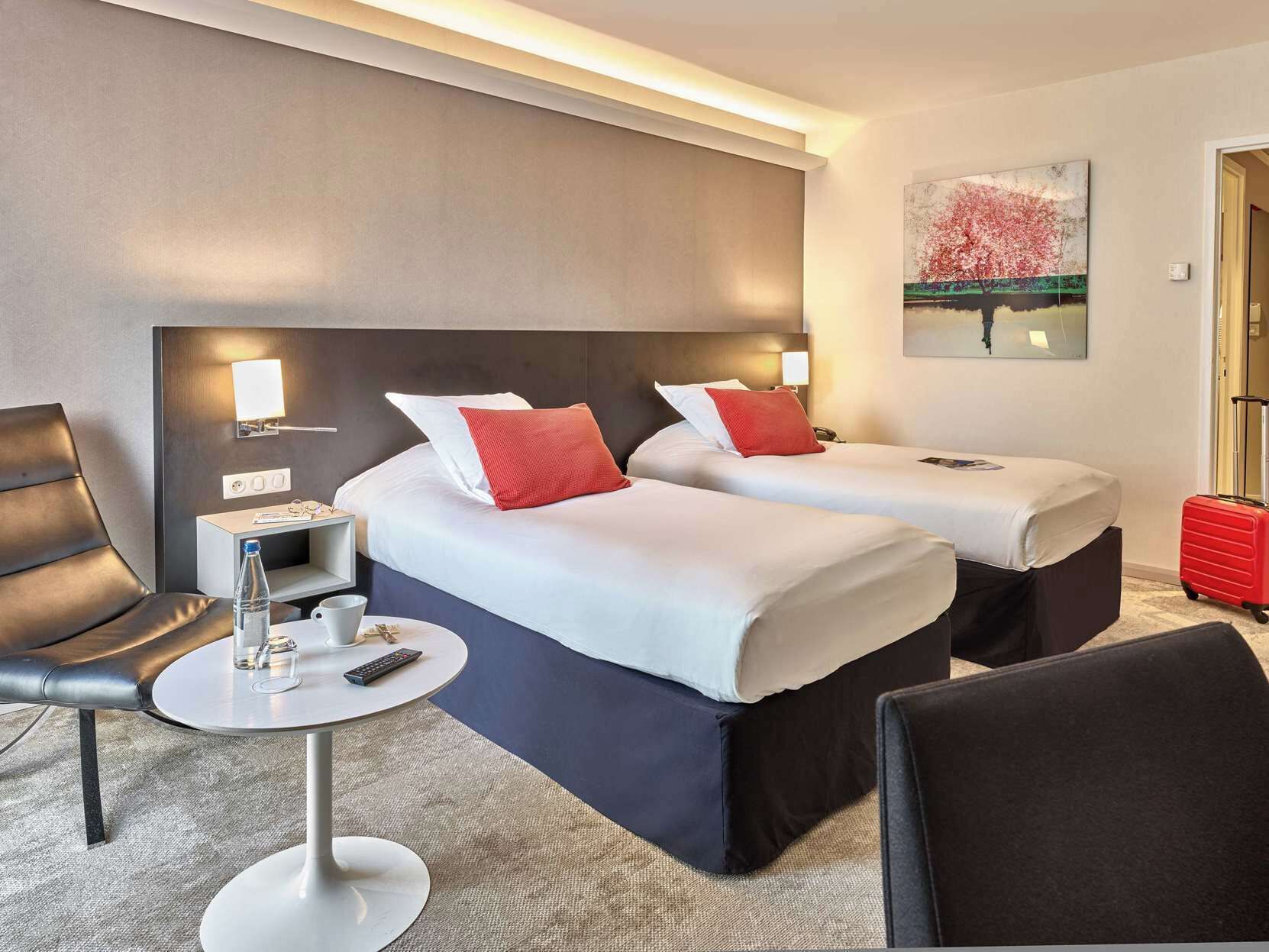 Premium bedding, in-room safe, laptop workspace, blackout drapes