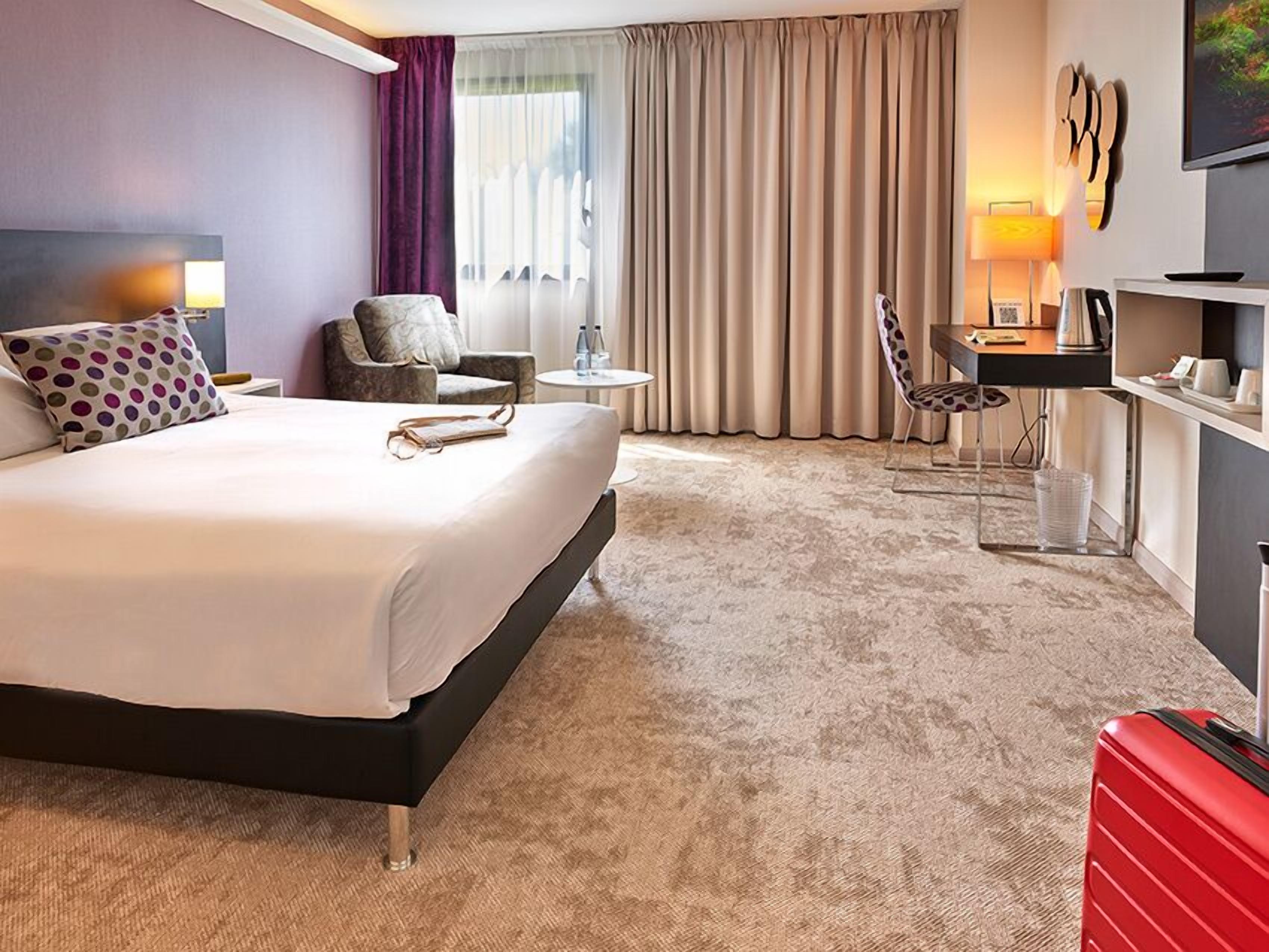 Comfort kamer, 1 queensize bed, niet-roken (Larger Room) | Luxe beddengoed, een kluis op de kamer, een laptopwerkplek
