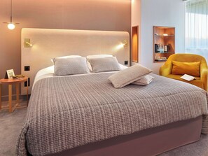 Premium Room, 1 King Bed, Non Smoking, Golf View (Larger Room) | Premium bedding, in-room safe, laptop workspace, blackout curtains