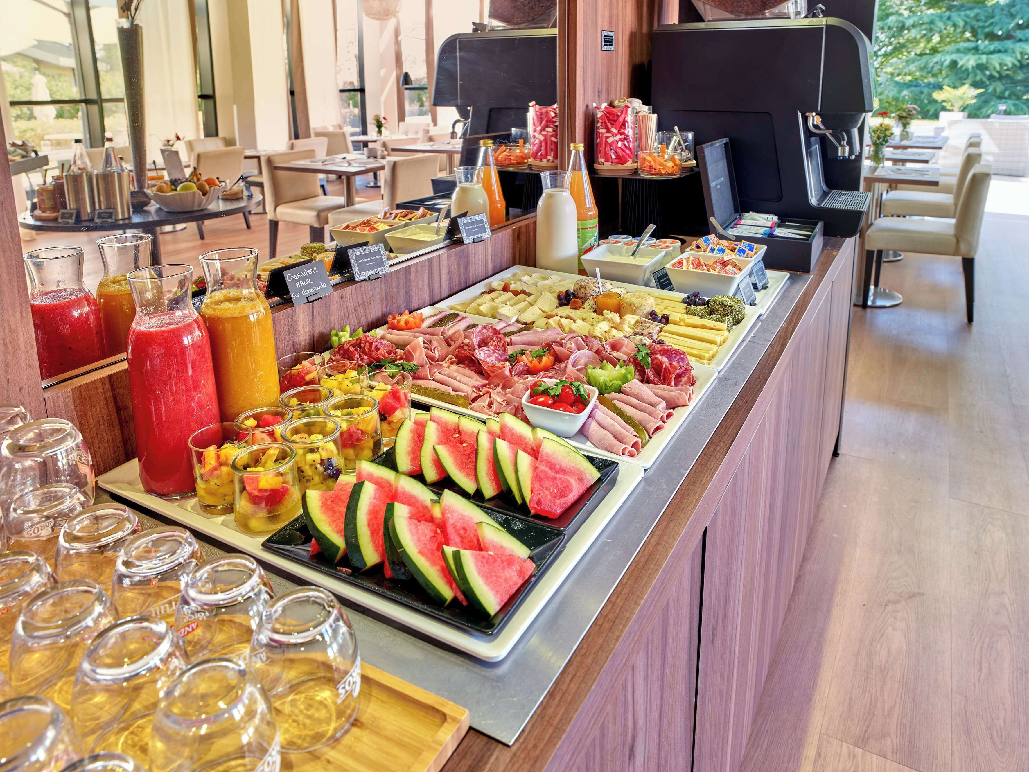 daily cooked-to-order breakfast (eur 18.50 per person)