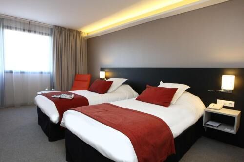 Premium bedding, in-room safe, laptop workspace, blackout drapes