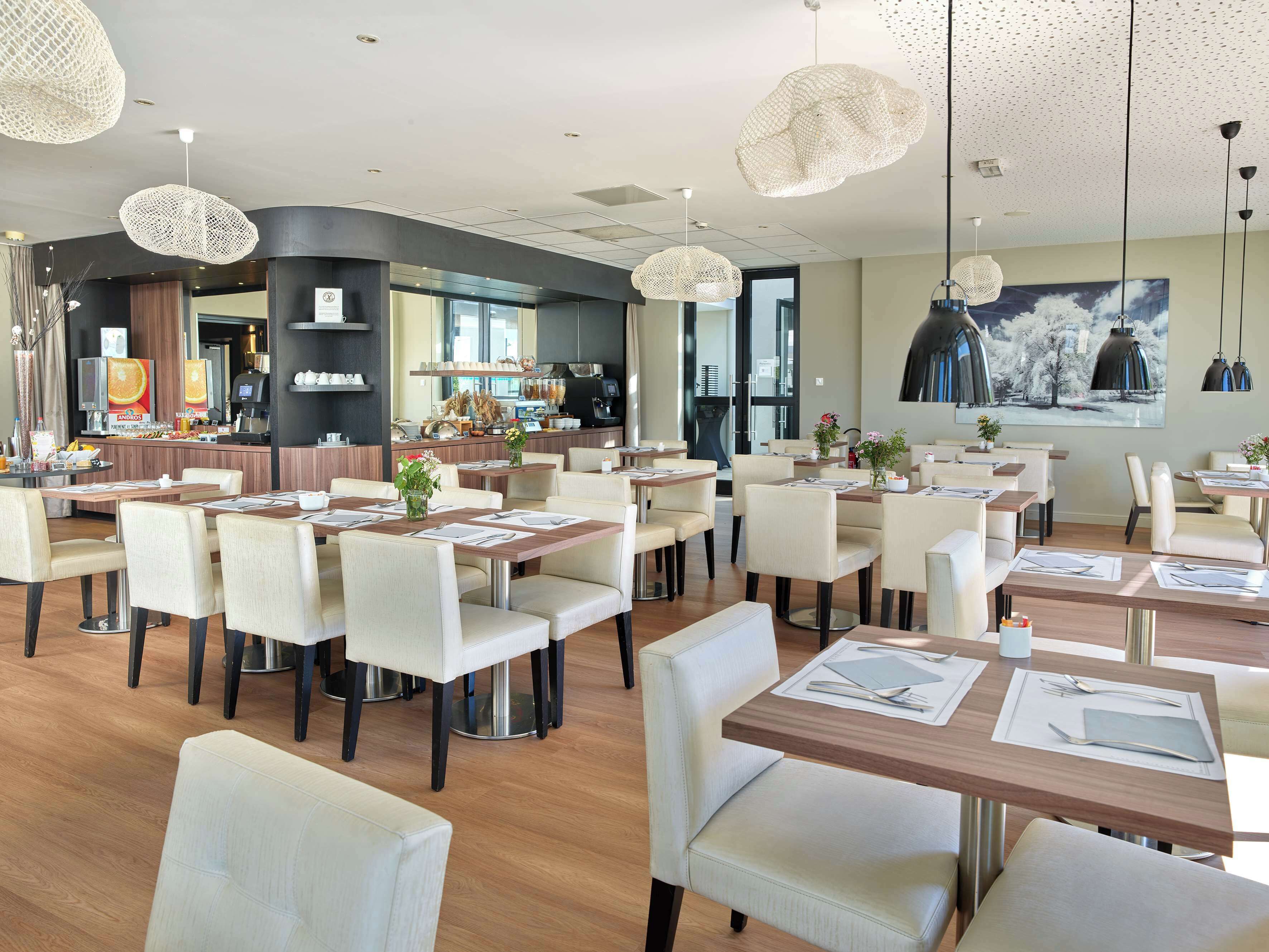 daily cooked-to-order breakfast (eur 18.50 per person)