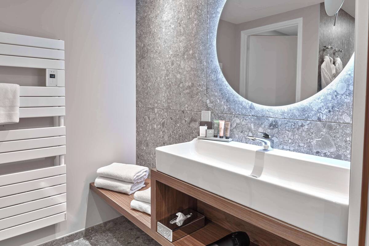 junior suite, 1 king bed, non smoking (larger room;with sofabed) | bathroom | eco-friendly toiletries, hair dryer, towels, soap