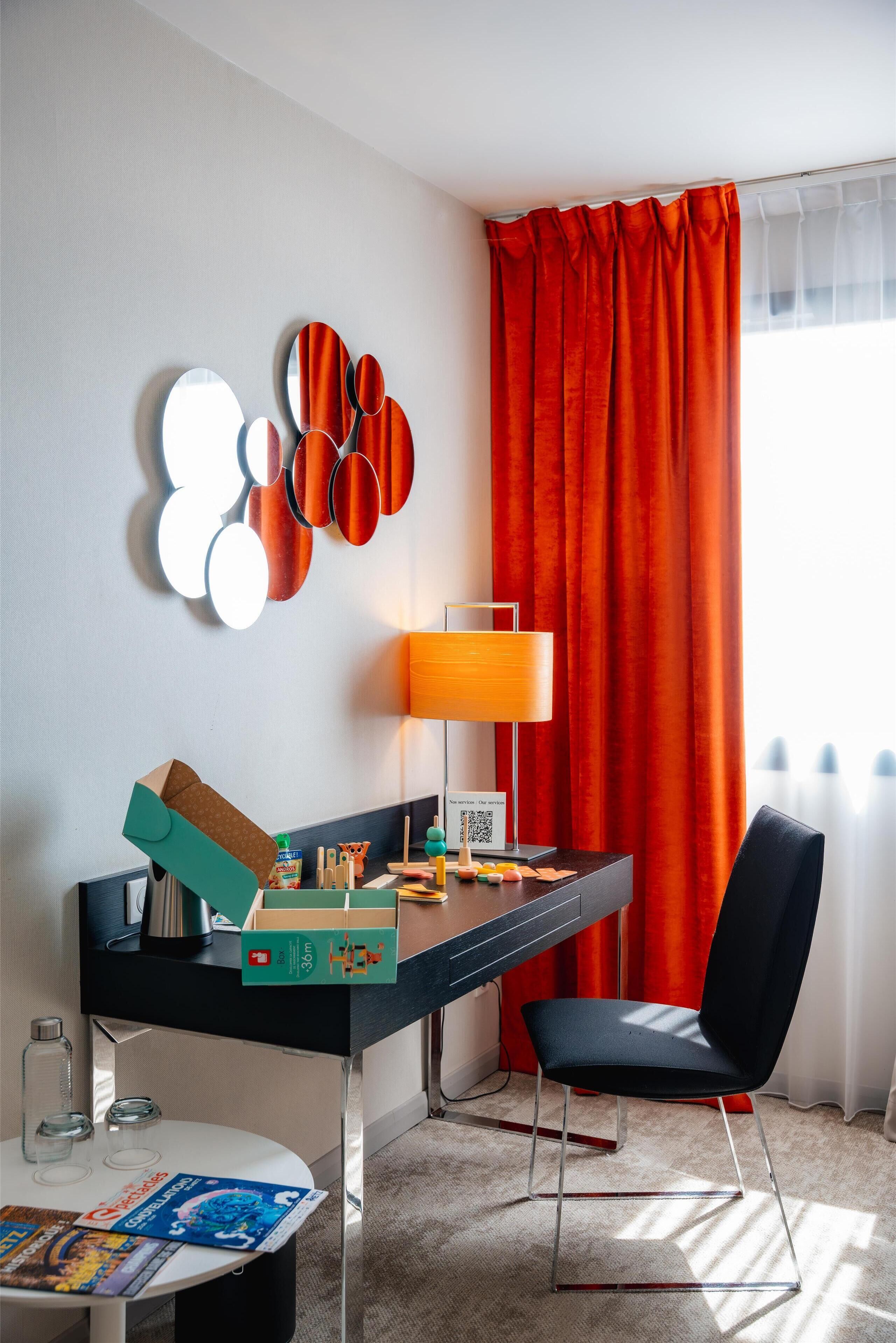 Chambre Familiale, 1 grand lit, non-fumeur (with Single Sofabed)