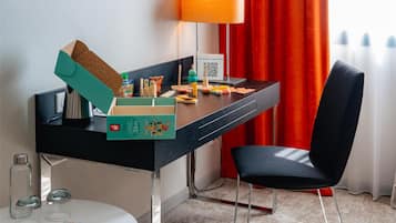 Chambre Familiale, 1 grand lit, non-fumeur (with Single Sofabed)