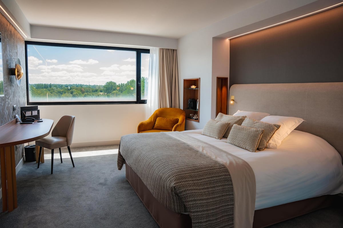 Premium Room, 1 King Bed, Non Smoking, Golf View (Larger Room) | Premium bedding, in-room safe, laptop workspace, blackout curtains