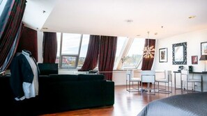 Studio Suite, 1 Double Bed | Living area