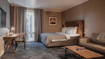 Family Room, 1 Double Bed with Sofa bed | Desk, laptop workspace, blackout drapes, cribs/infant beds