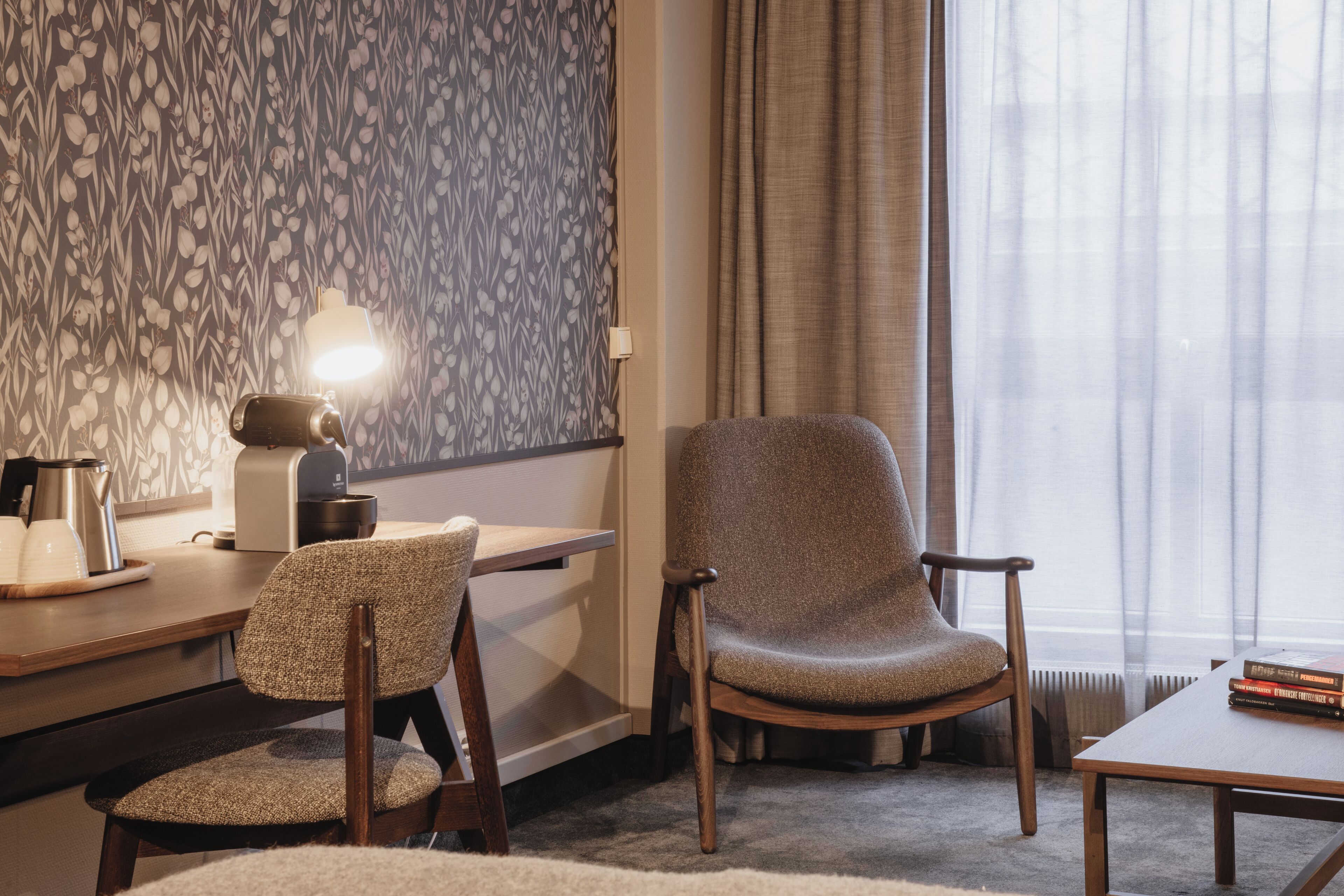 Deluxe Room, 1 Double Bed | Living area | 37-inch flat-screen TV with cable channels