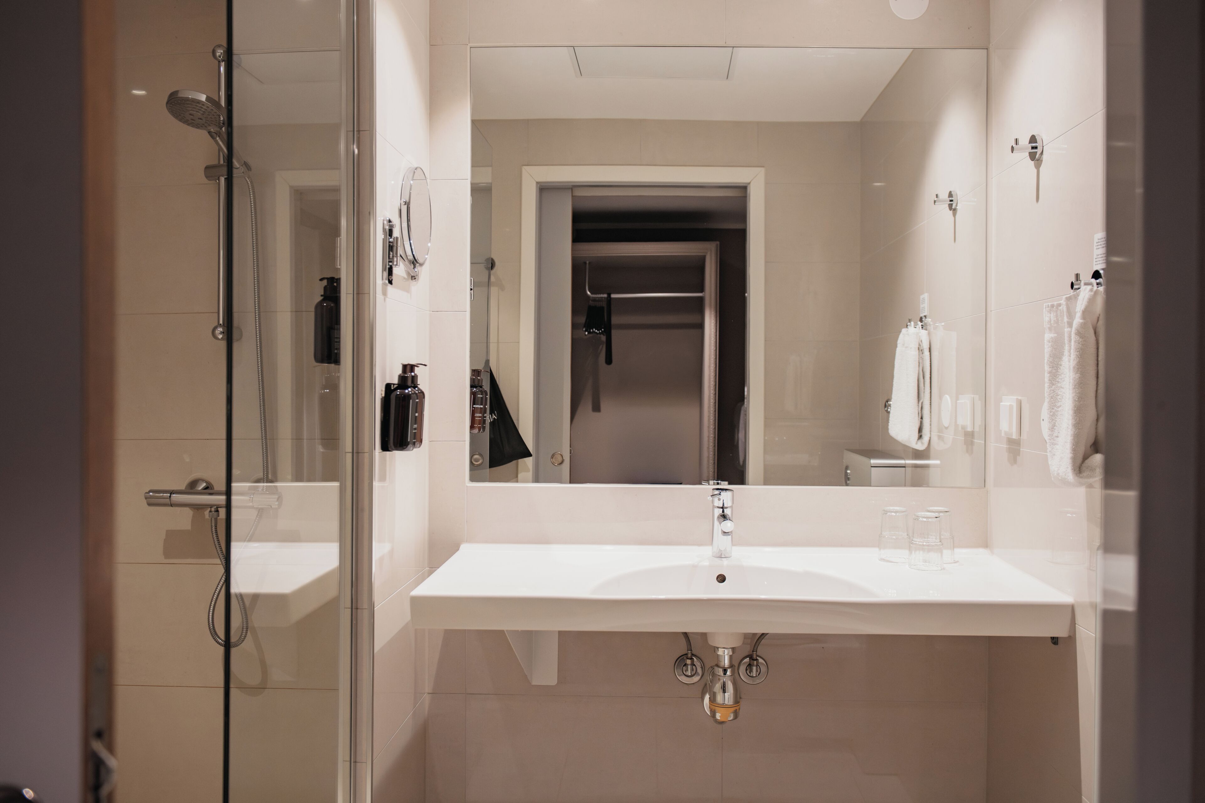 Family Room, 1 Double Bed with Sofa bed | Desk, laptop workspace, blackout drapes, cribs/infant beds