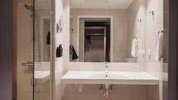 Family Room, 1 Double Bed with Sofa bed | Desk, laptop workspace, blackout drapes, cribs/infant beds