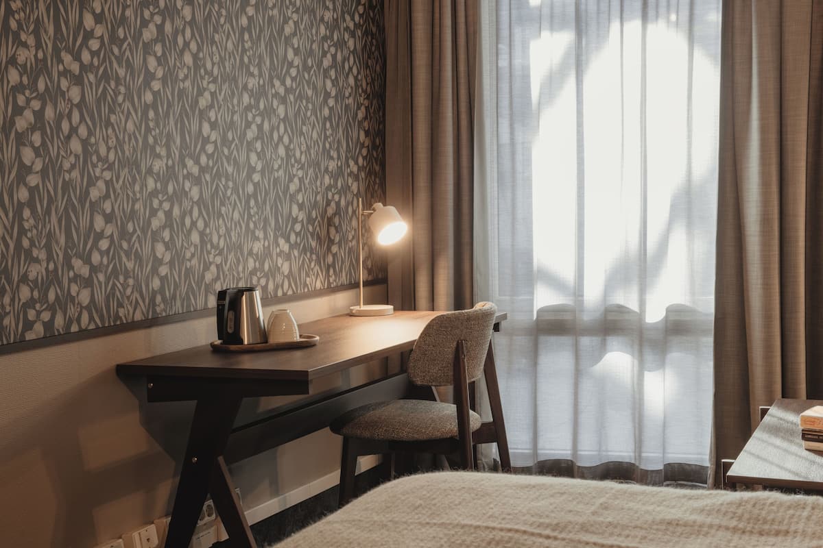 Standard-huone, 1 parisänky | Oleskelualue | 37–tuumainen taulutelevisio, jossa kaapelikanavat